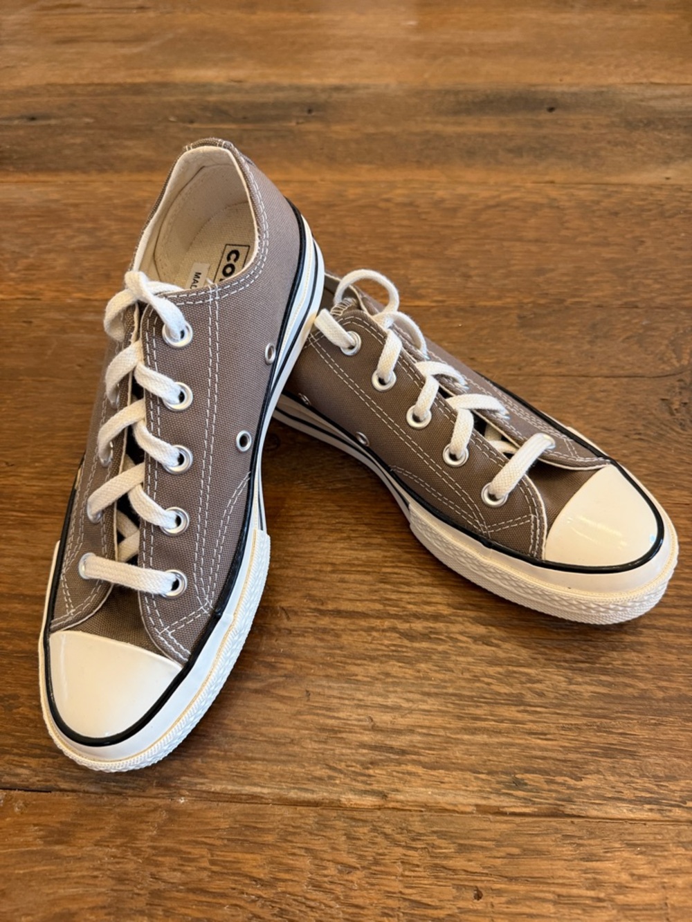 NEVER BEEN WORN
Converse Chuck 70